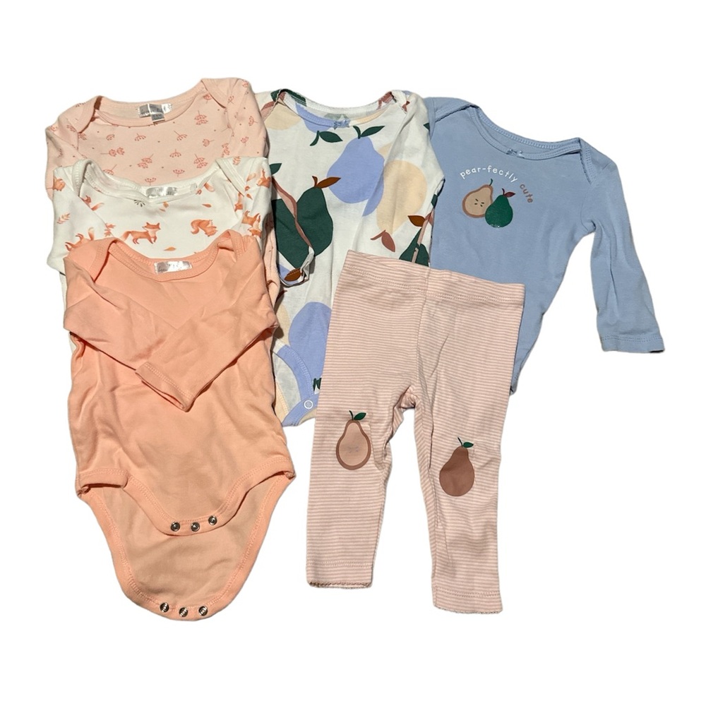 6 Assorted Long Sleeve Onesie and 1 Legging